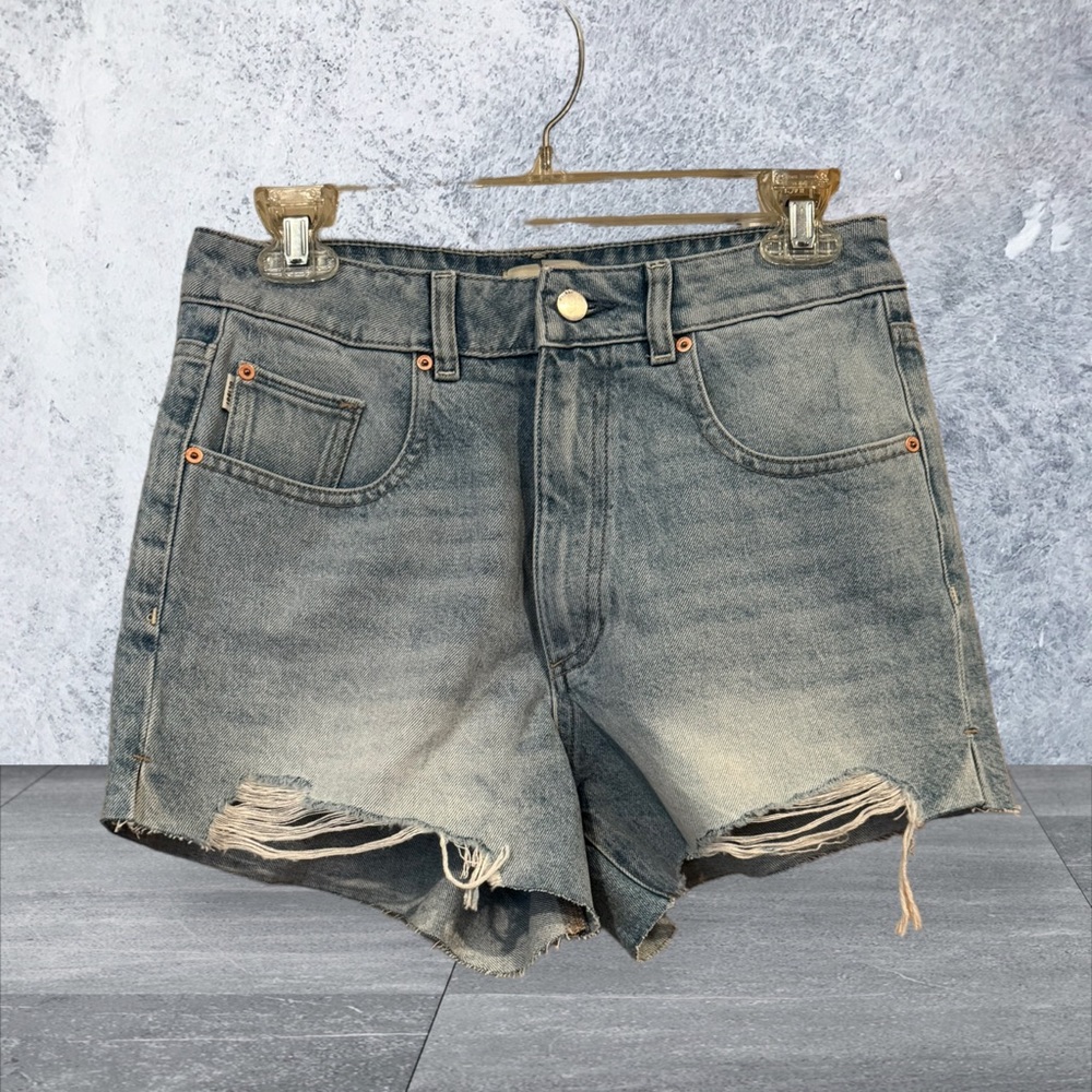 DL1961 Jean short. NWOT.